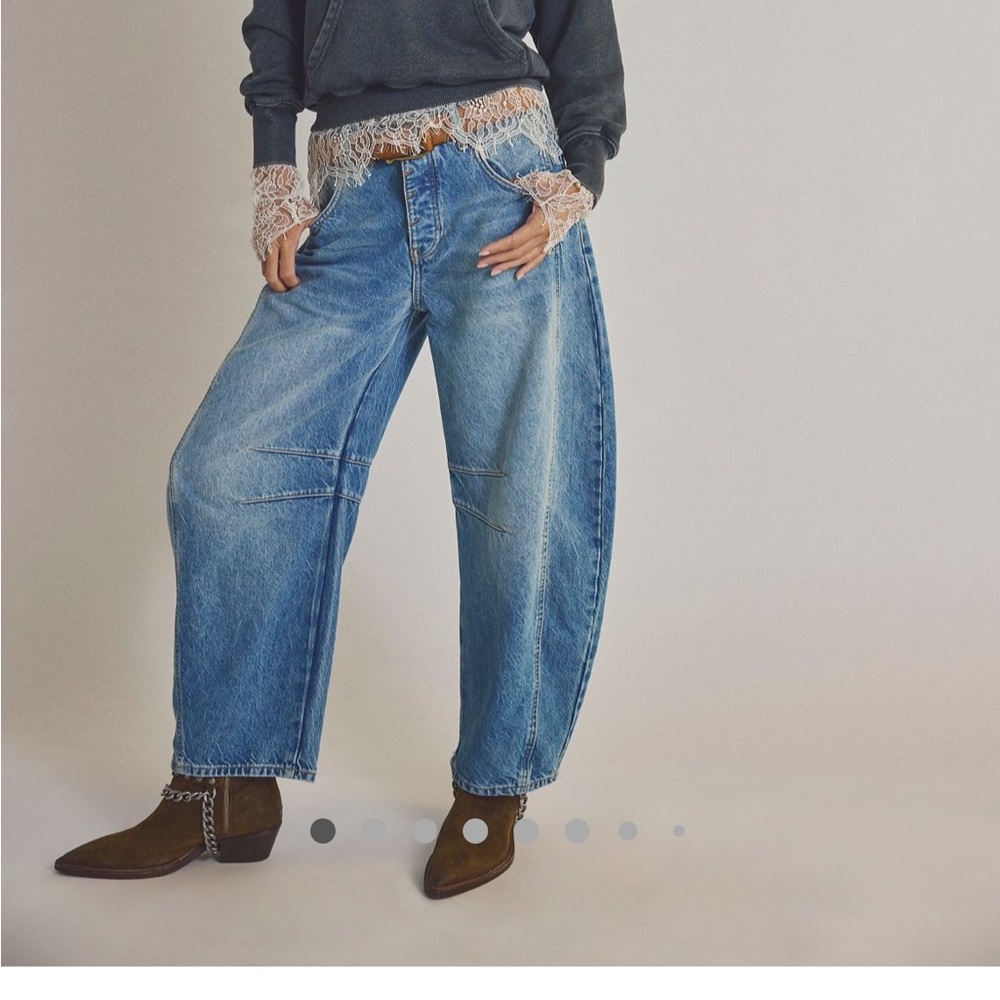 We The Free Good Luck Mid-Rise Barrel Jeans size 28 EUC worn only twice